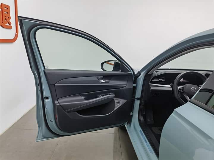 Фото 8 - Volkswagen Passat