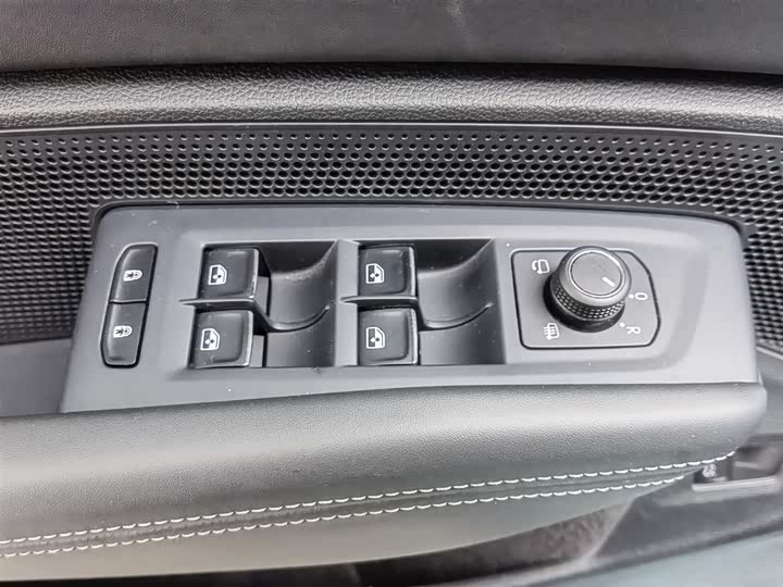 Фото 9 - Volkswagen Passat