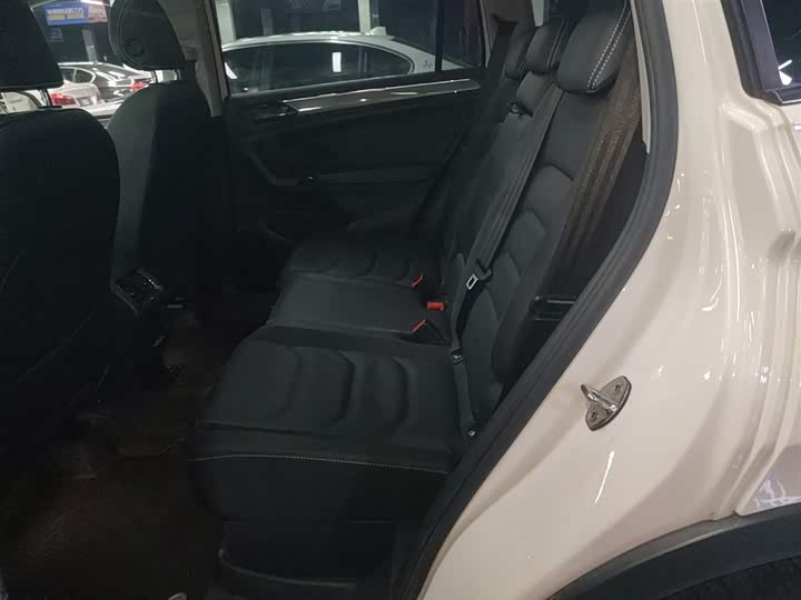 Фото 17 - Volkswagen Tiguan L Pro