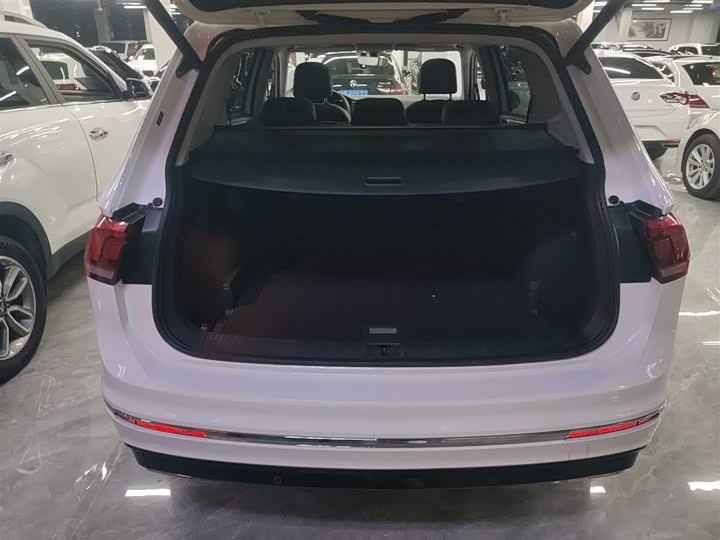 Фото 19 - Volkswagen Tiguan L Pro