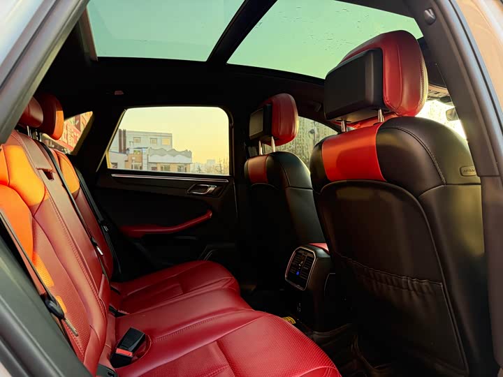 Фото 12 - Porsche Macan