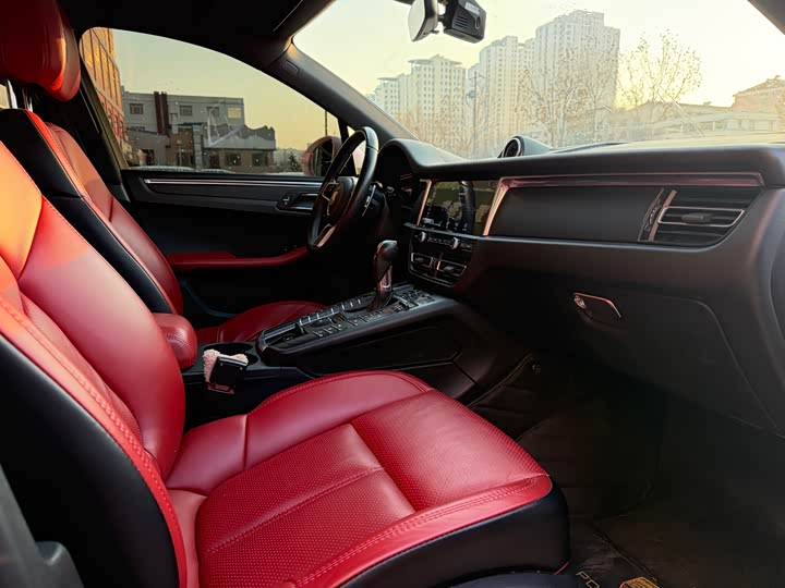 Фото 13 - Porsche Macan