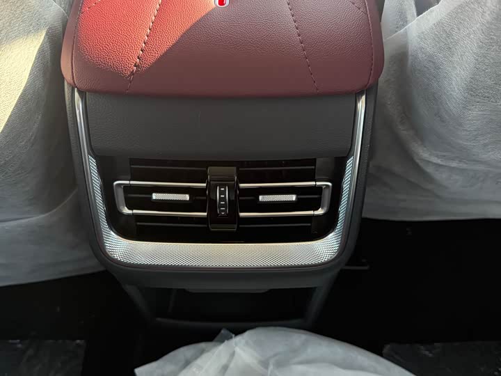 Фото 9 - Hongqi H5