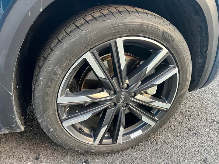 Фото 15 - Geely Monjaro