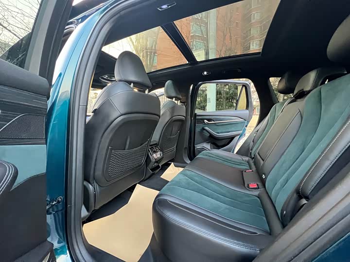 Фото 3 - Geely Monjaro