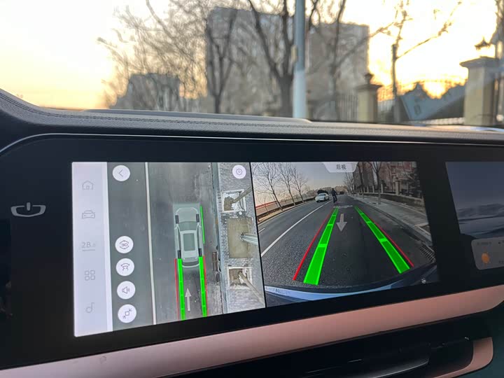 Фото 4 - Geely Monjaro