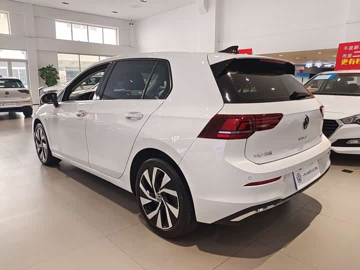Фото 3 - Volkswagen Golf