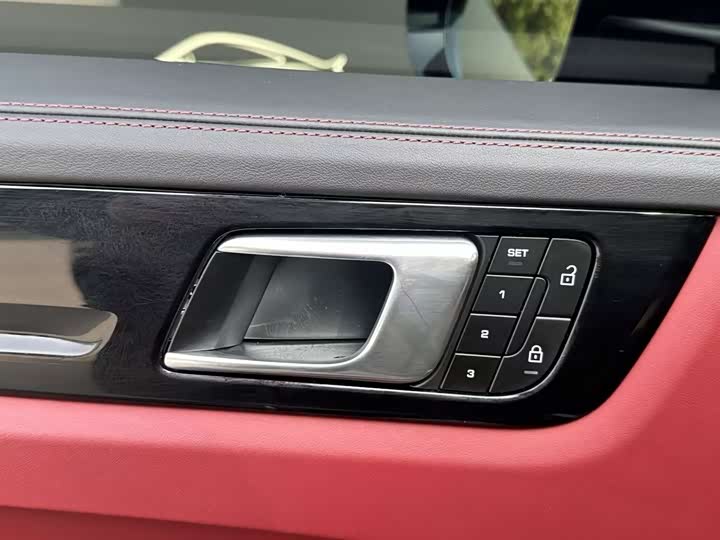 Фото 10 - Porsche Cayenne Hybrid