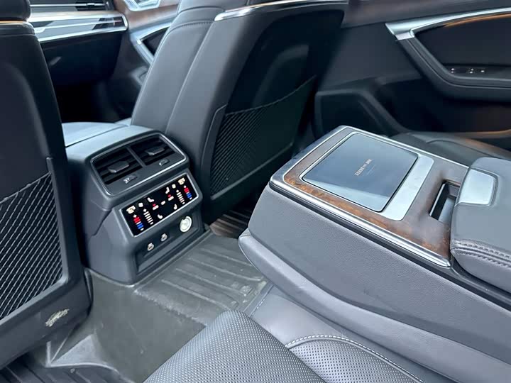 Фото 14 - Audi A6L