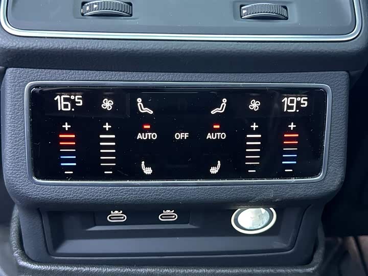 Фото 16 - Audi A6L