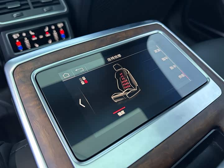 Фото 17 - Audi A6L