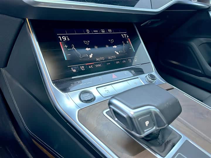 Фото 9 - Audi A6L