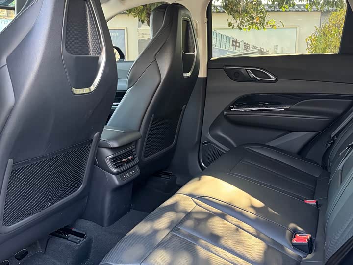 Фото 5 - Hongqi HS3