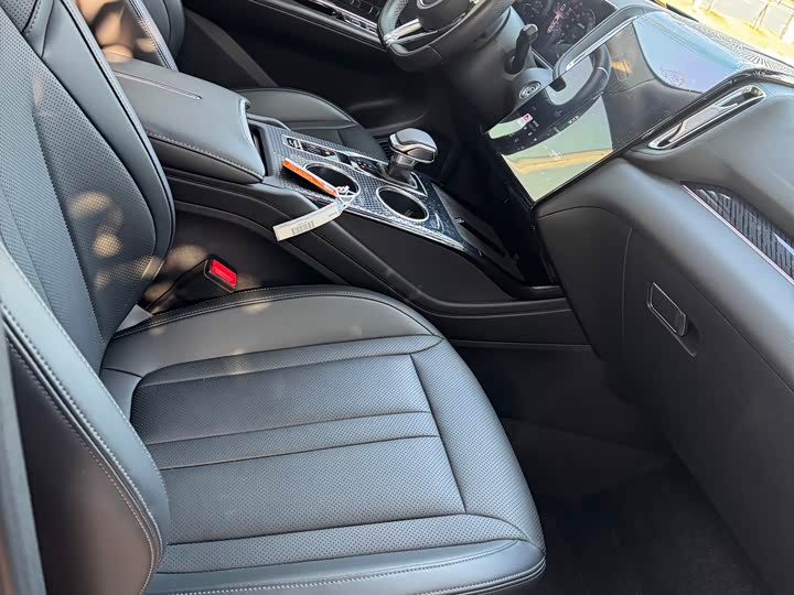 Фото 9 - Hongqi HS3