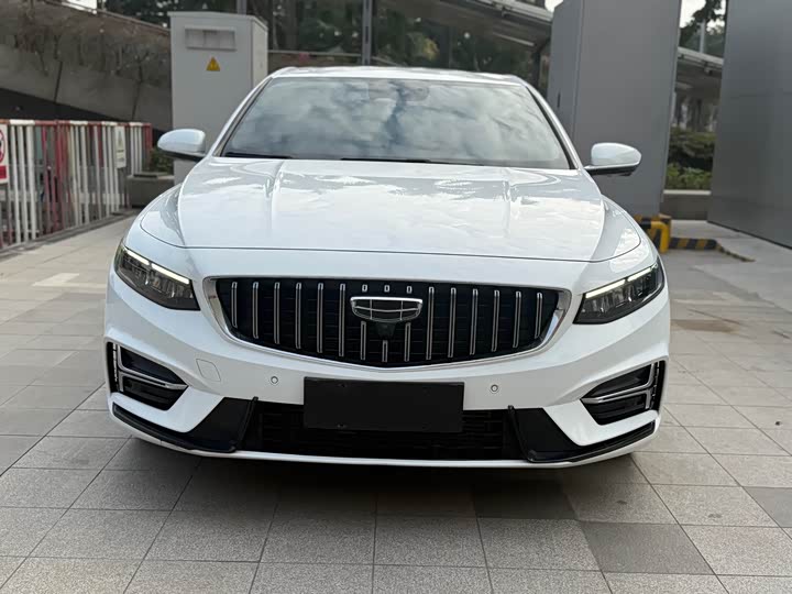 Фото 2 - Geely Preface