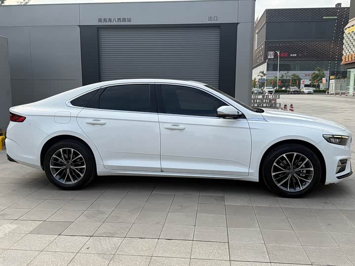 Фото 4 - Geely Preface