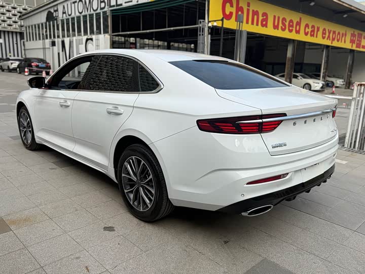 Фото 7 - Geely Preface