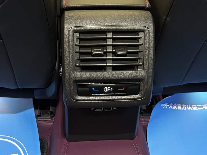 Фото 12 - Volkswagen Golf GTI