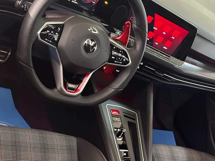 Фото 22 - Volkswagen Golf GTI