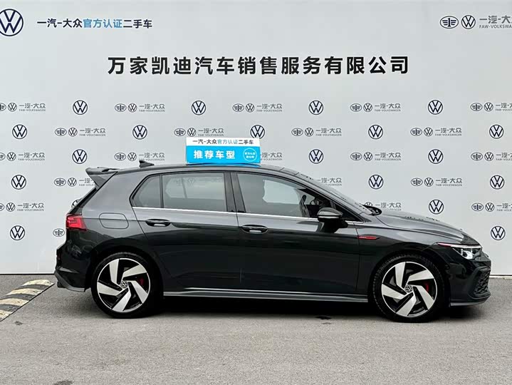 Фото 3 - Volkswagen Golf GTI