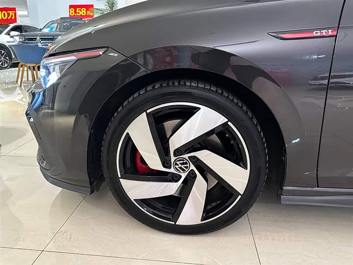 Фото 33 - Volkswagen Golf GTI