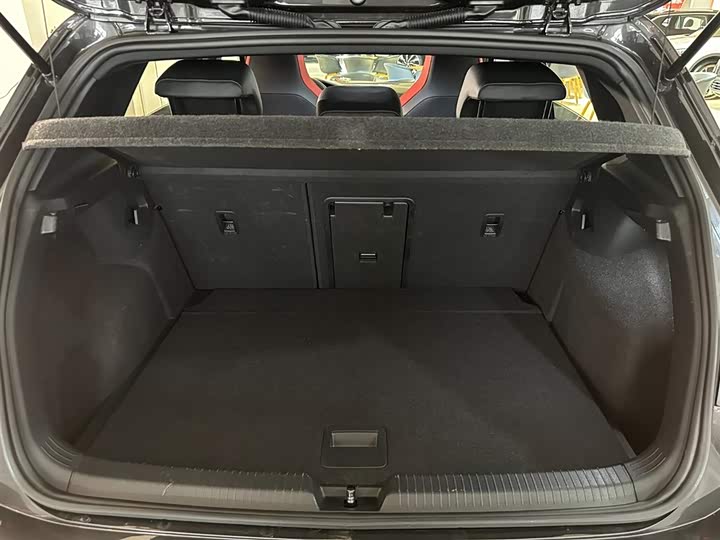 Фото 34 - Volkswagen Golf GTI