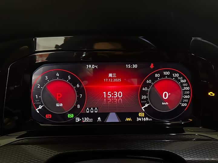 Фото 9 - Volkswagen Golf GTI