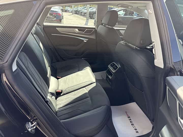 Фото 10 - Audi A7