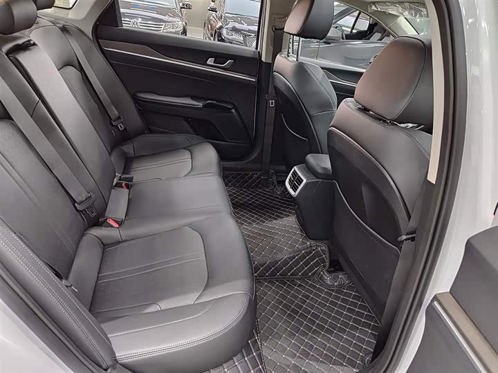 Фото 10 - Kia K5