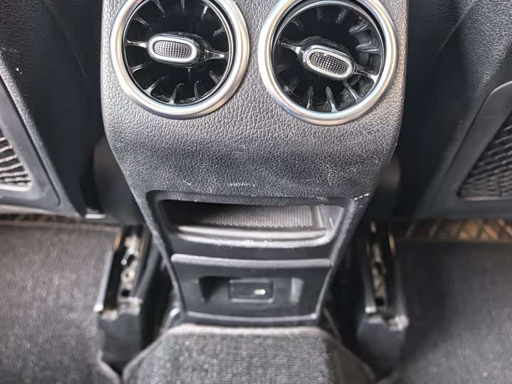 Фото 12 - Mercedes-Benz GLA-Class