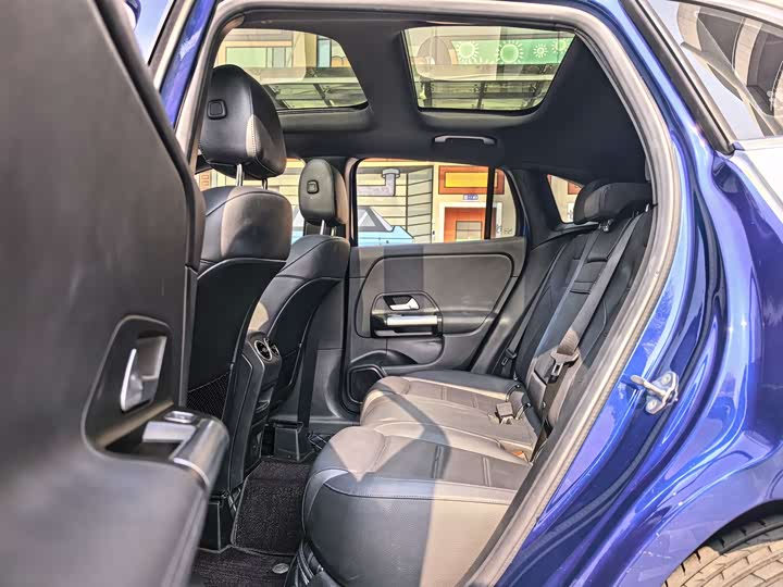 Фото 14 - Mercedes-Benz GLA-Class