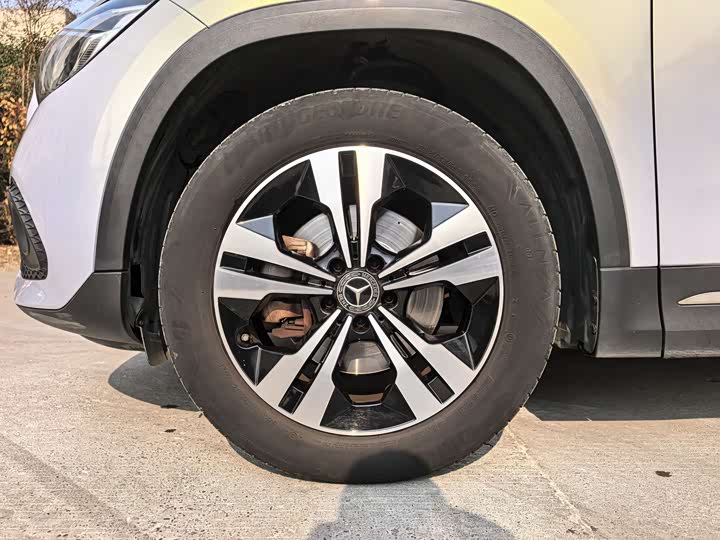 Фото 22 - Mercedes-Benz GLA-Class