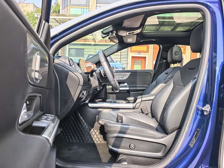 Фото 6 - Mercedes-Benz GLA-Class