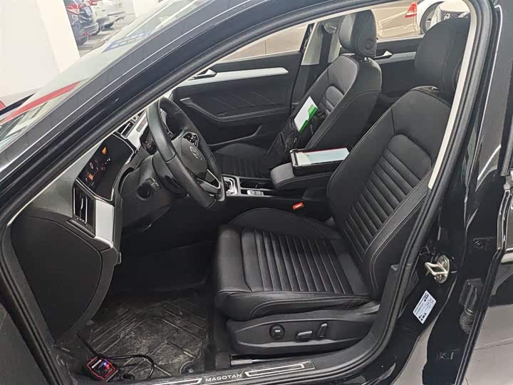 Фото 15 - Volkswagen Magotan