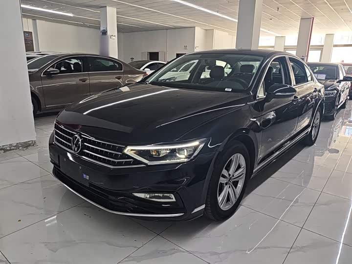 Фото 2 - Volkswagen Magotan