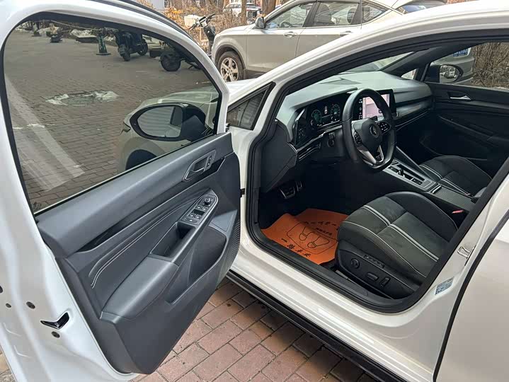 Фото 12 - Volkswagen Golf