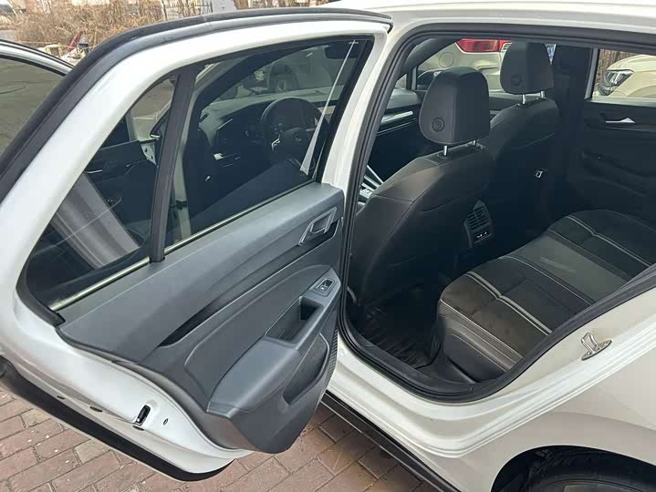 Фото 14 - Volkswagen Golf