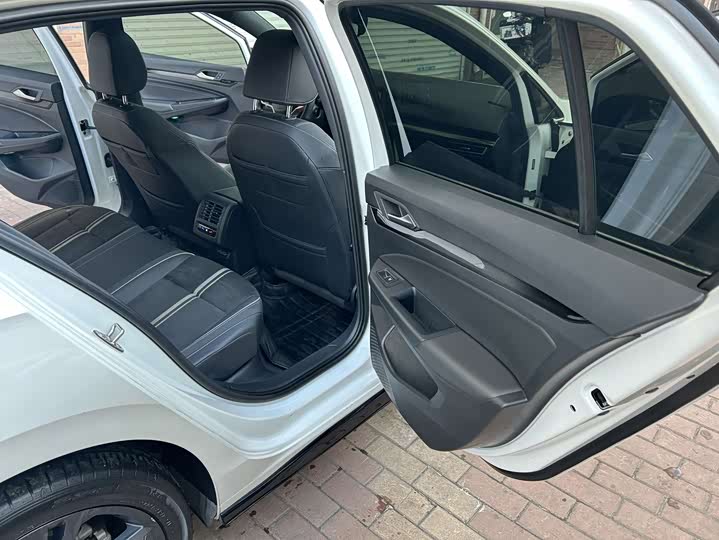 Фото 18 - Volkswagen Golf