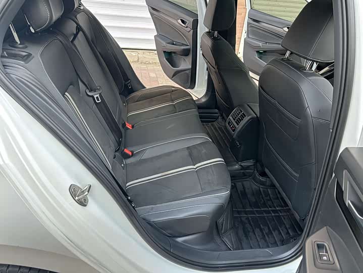 Фото 19 - Volkswagen Golf