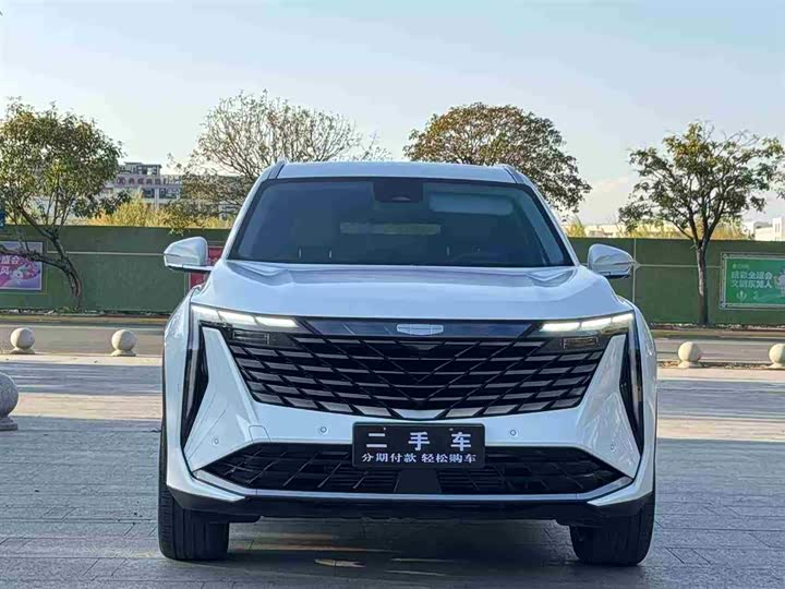 Фото 2 - Geely Atlas L
