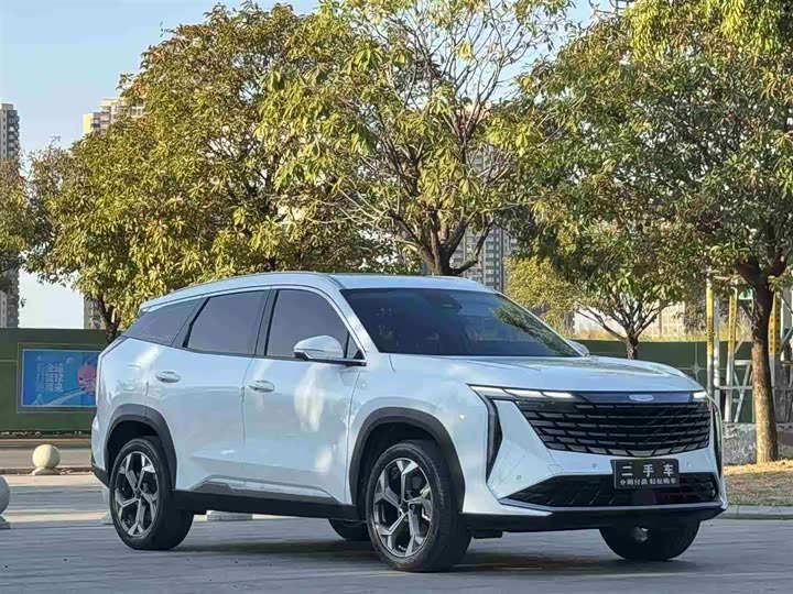 Фото 3 - Geely Atlas L