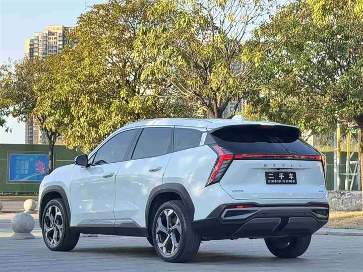 Фото 5 - Geely Atlas L