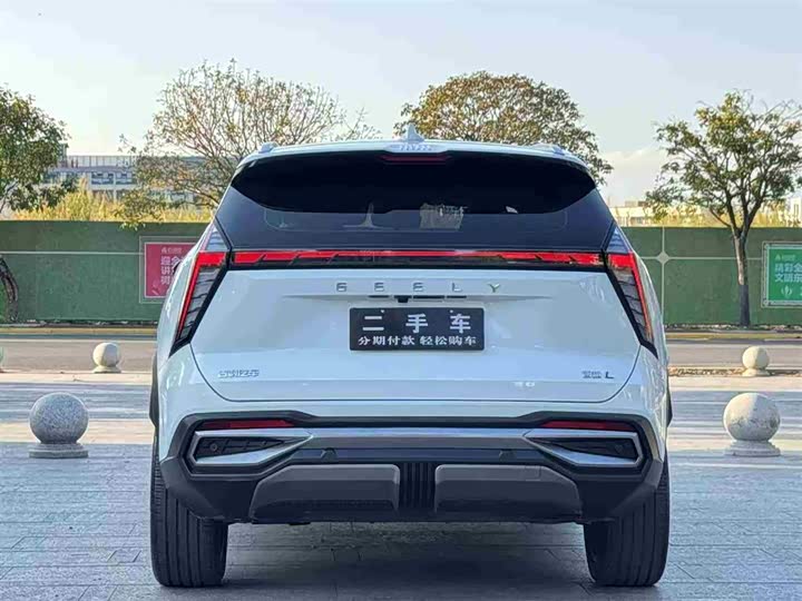 Фото 6 - Geely Atlas L