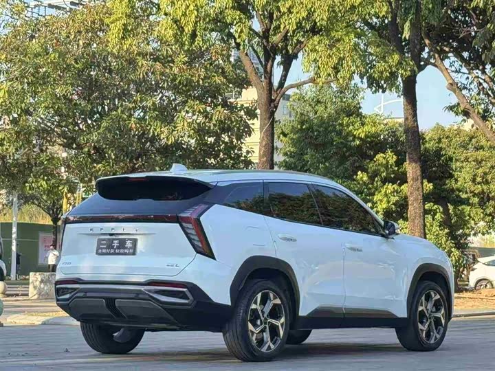 Фото 7 - Geely Atlas L