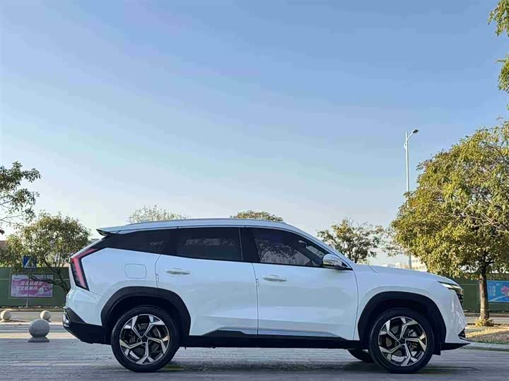 Фото 8 - Geely Atlas L