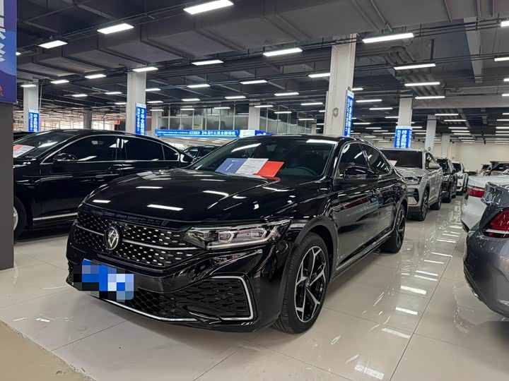 Фото 1 - Volkswagen Passat