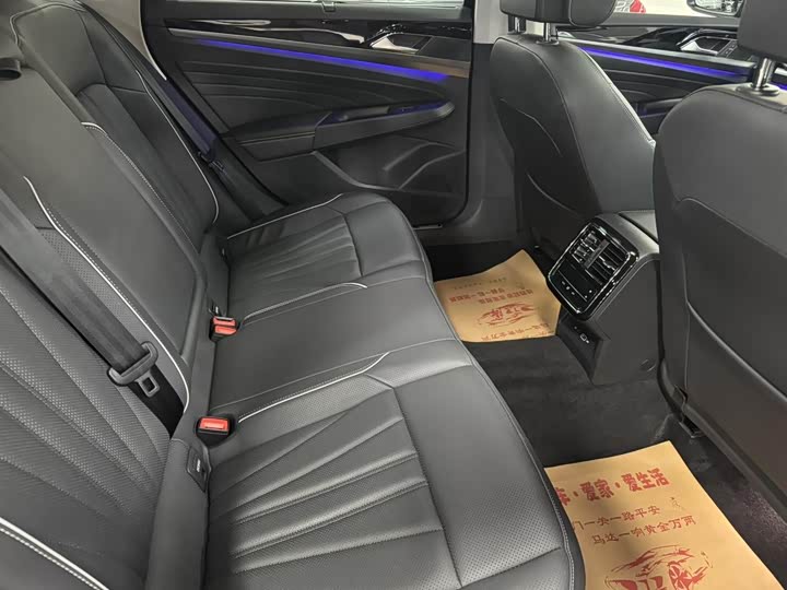 Фото 11 - Volkswagen Passat