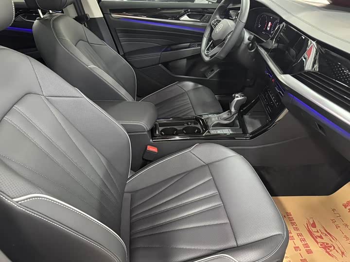 Фото 12 - Volkswagen Passat