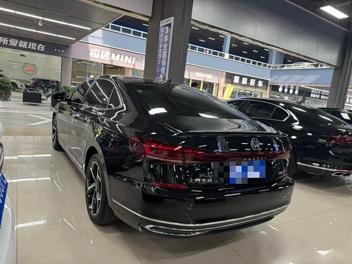 Фото 13 - Volkswagen Passat