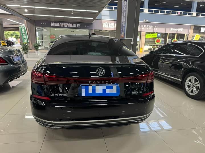 Фото 14 - Volkswagen Passat